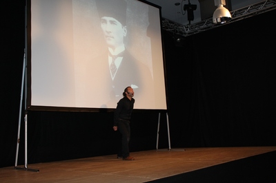 „HoÃ…Å¸ GeliÃ…Å¸ler Ola“ Kiel’de Sahnelendi