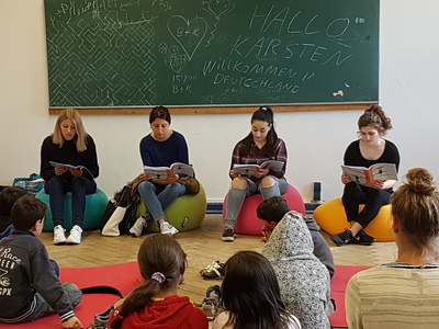 Farbenfroh - Vorlesestunde im DRK in Neumünster